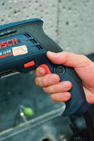 由於修繕DIY愈來愈流行，女性購買電鑽的比例跟著增加