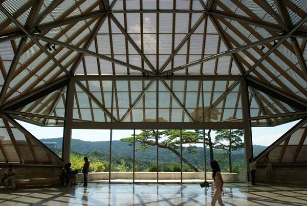 建築與室內設計的關係如唇齒相依，密不可分，但一直以