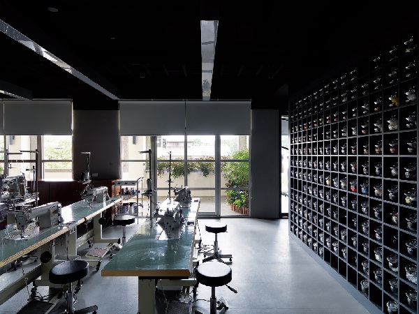 沈志忠,一位出身於宜蘭的小孩,1998 年懷抱著設計夢