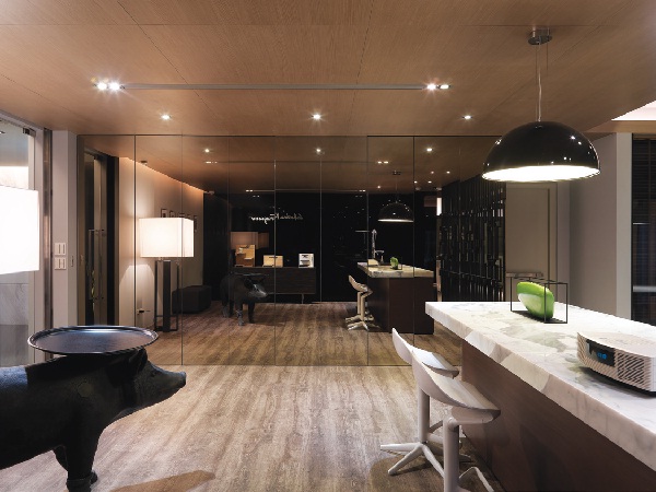 沈志忠,一位出身於宜蘭的小孩,1998 年懷抱著設計夢