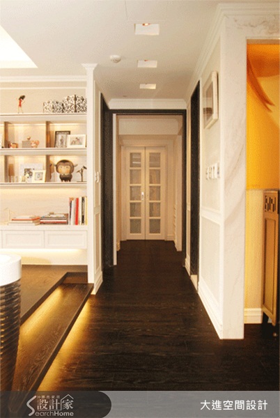 本案屋主平常有收集藝術品和畫作的喜好，希望能有展示