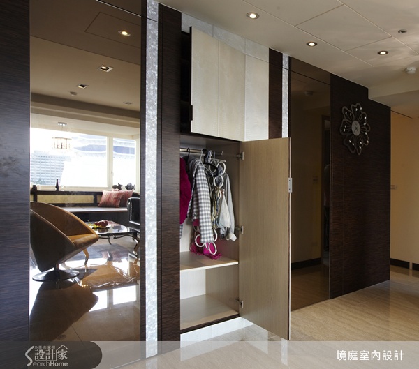 本案擁有絕佳的地理位置，從客廳的窗戶看出去可欣賞美