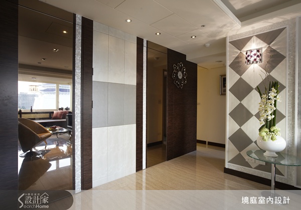 本案擁有絕佳的地理位置，從客廳的窗戶看出去可欣賞美