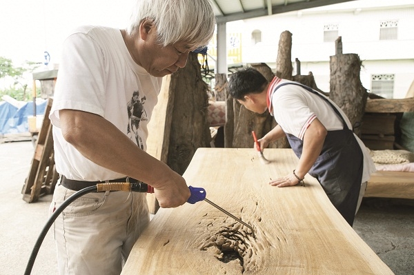 木設計的潮流，不只影響居家風格，也帶動了木傢具的流