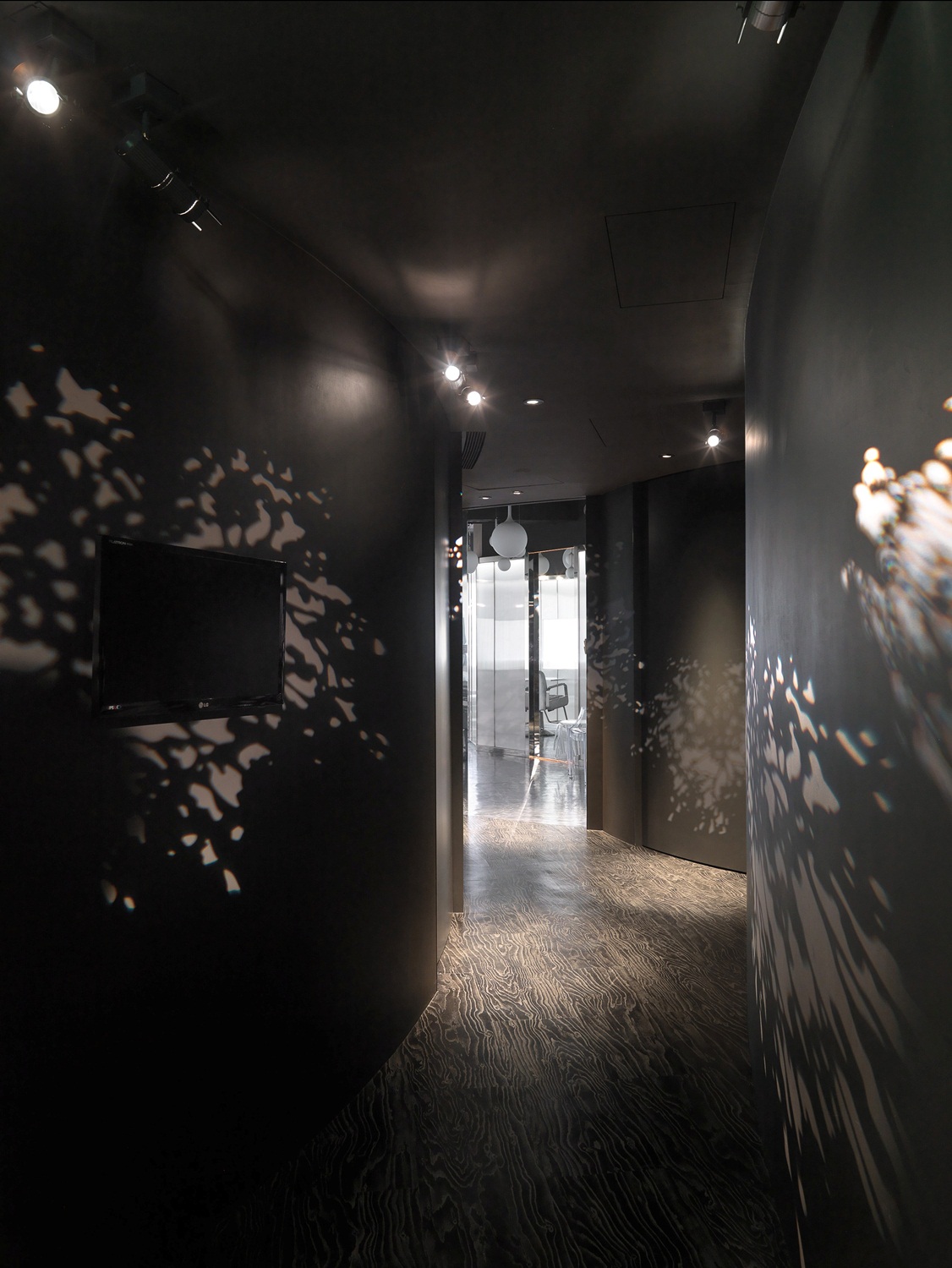 愛美是所有人的天性，「髮廊」，就像是一個魔法空間，