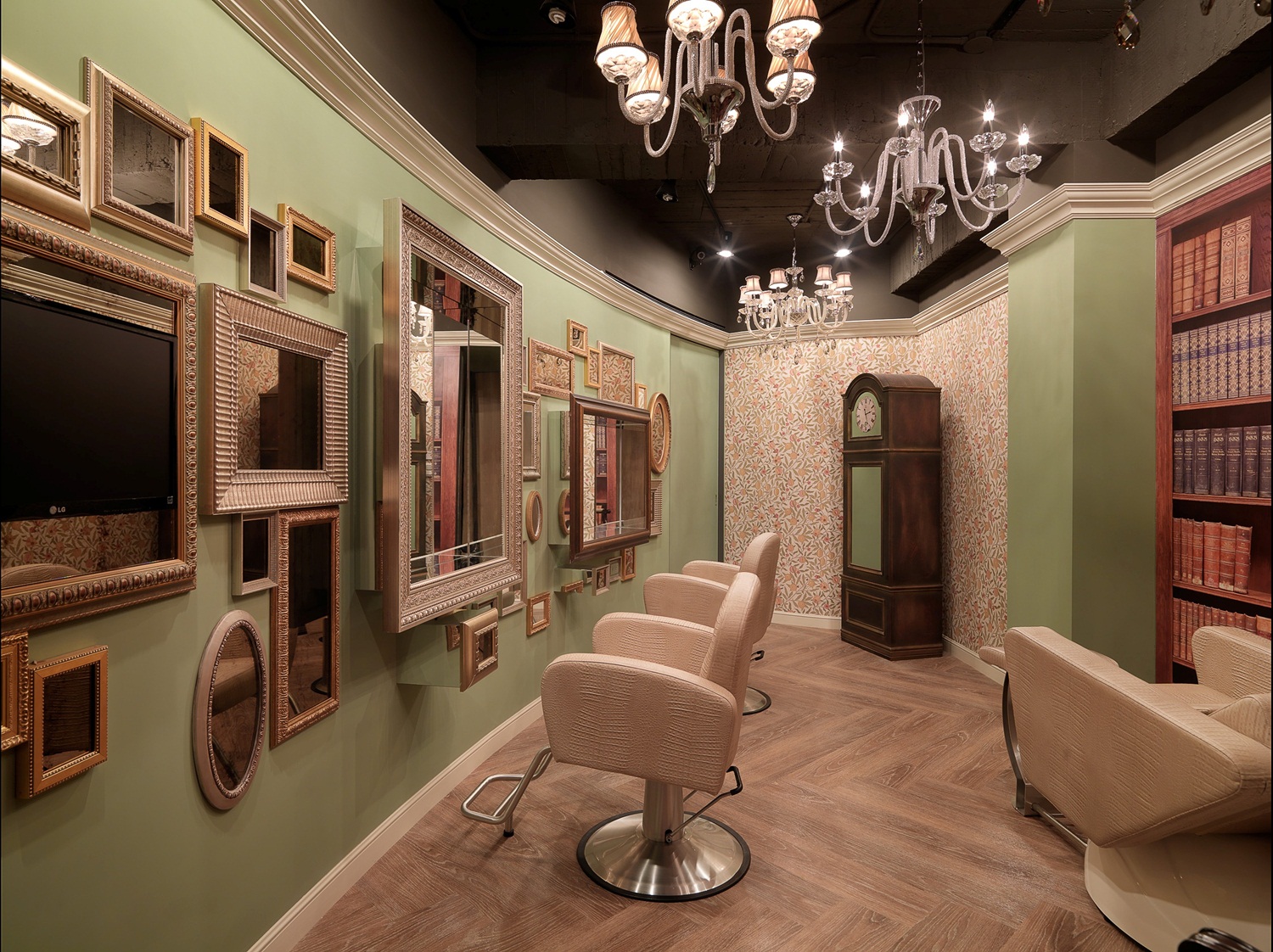 愛美是所有人的天性，「髮廊」，就像是一個魔法空間，