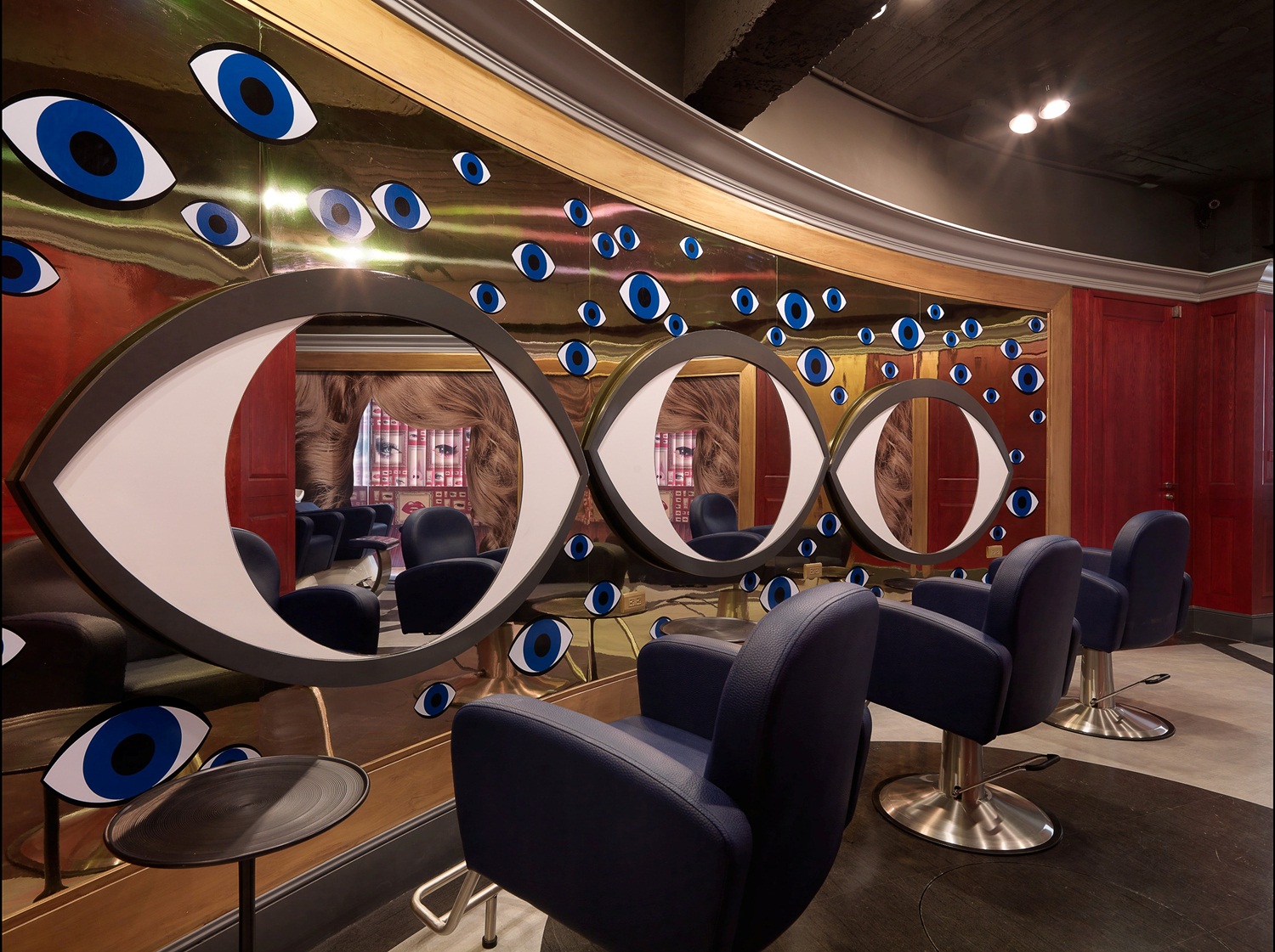 愛美是所有人的天性，「髮廊」，就像是一個魔法空間，