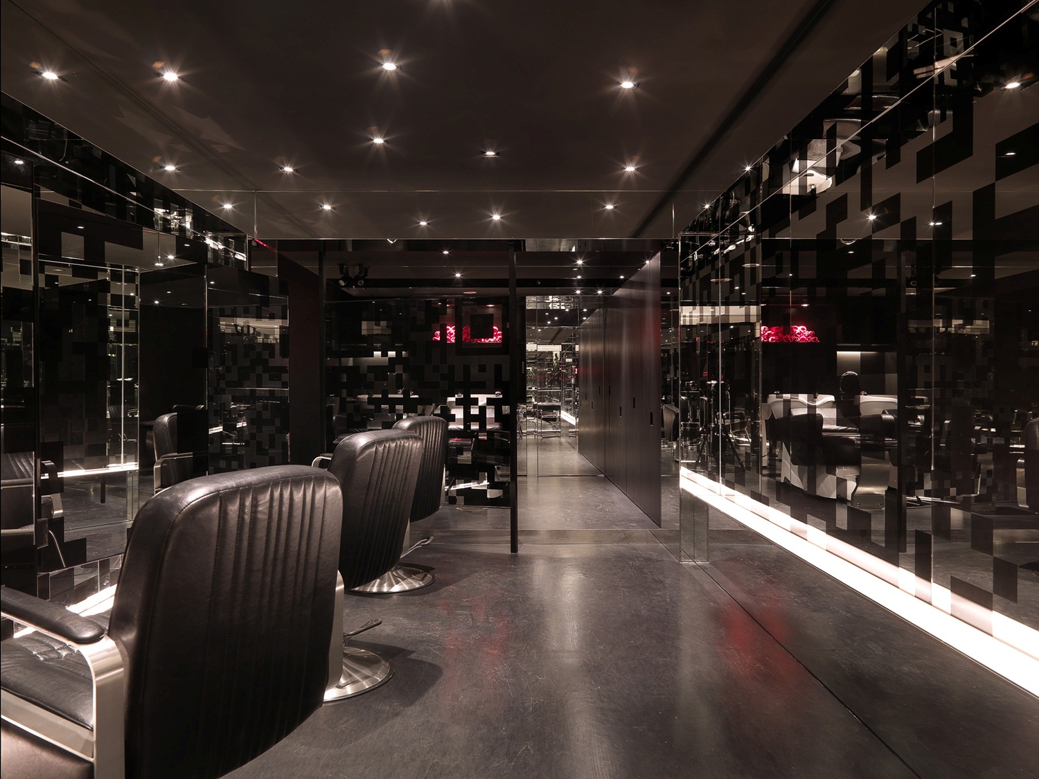 愛美是所有人的天性，「髮廊」，就像是一個魔法空間，