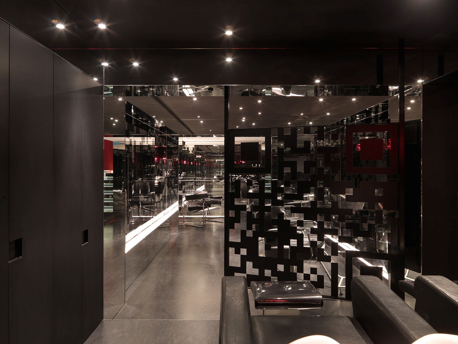 愛美是所有人的天性，「髮廊」，就像是一個魔法空間，