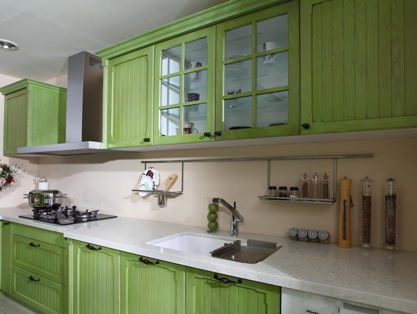 明快色彩、質樸木紋和原木材質舖陳出的優雅質感是法式