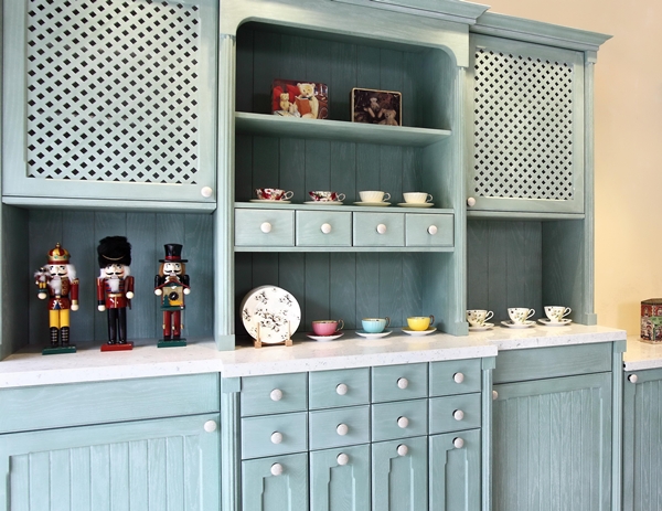 明快色彩、質樸木紋和原木材質舖陳出的優雅質感是法式