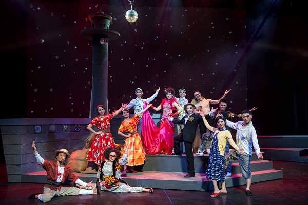 藝術表演不只能買票進劇場,聚精會神欣賞,更可悠閒地