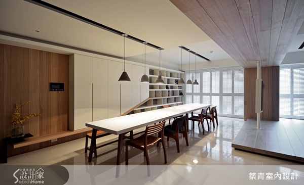 你可能會注意空間格局、收納設計、家具佈置，甚至地板