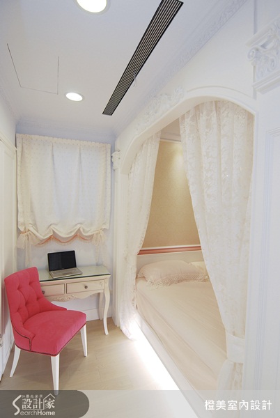 屋主對於古典風格的華麗與質感特別喜愛,買下新居之後