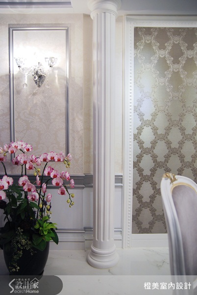 屋主對於古典風格的華麗與質感特別喜愛，買下新居之後