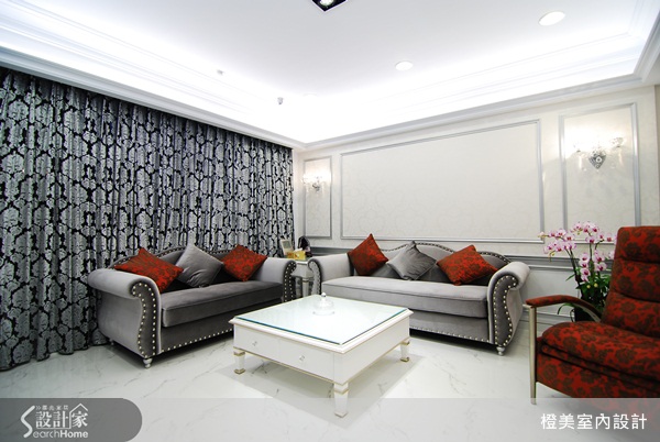 屋主對於古典風格的華麗與質感特別喜愛，買下新居之後