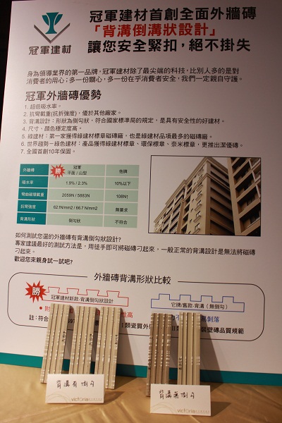 你是否有過這個經驗，回到家打開燈，發現──客廳地板