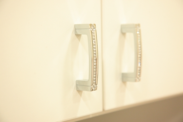 五金是系統櫃中的配角，雖然看起來不起眼，但對於在使