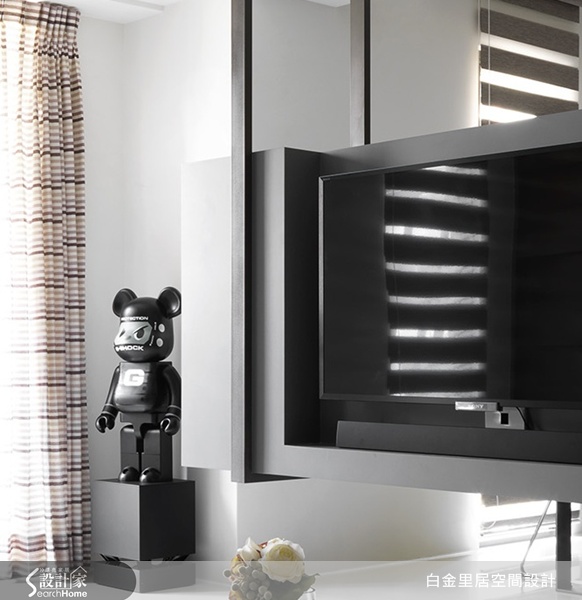 以衝突美感抓住視覺焦點的超現代不對稱電視櫃，把小木