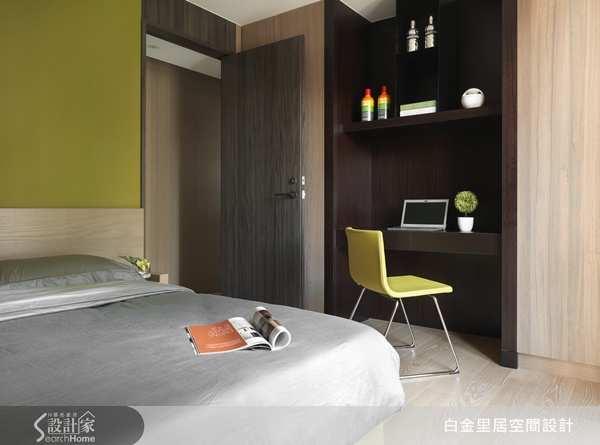 以衝突美感抓住視覺焦點的超現代不對稱電視櫃，把小木