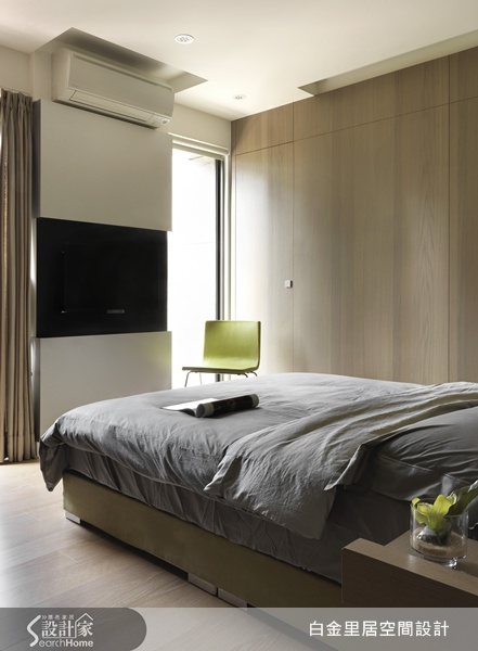 以衝突美感抓住視覺焦點的超現代不對稱電視櫃，把小木