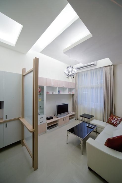 由於市售系統家具品牌琳瑯滿目，很多系統家具商本身也