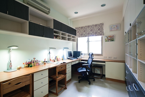 以設計者的觀點來看,系統家具擁有很多特質,例如甲醛