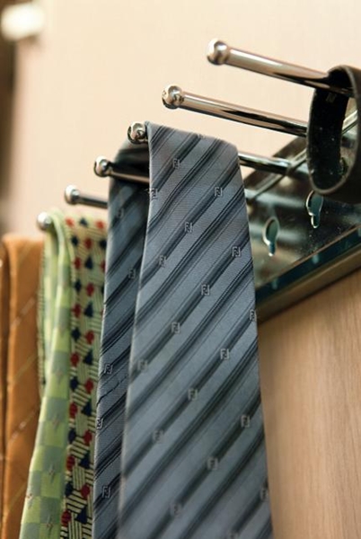 以設計者的觀點來看，系統家具擁有很多特質，例如甲醛