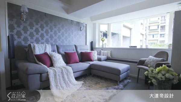 老屋大多有採光不佳的問題，本案在公共空間採開放式設