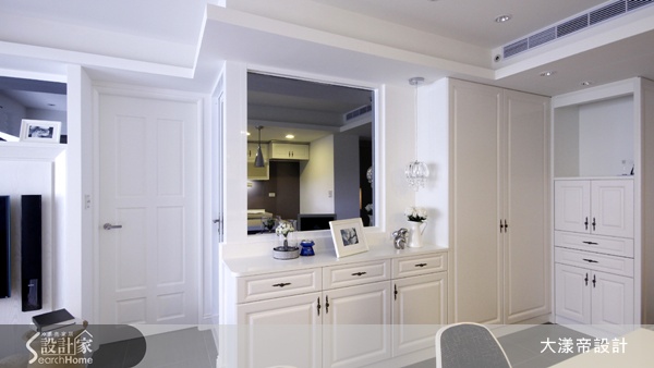 老屋大多有採光不佳的問題，本案在公共空間採開放式設