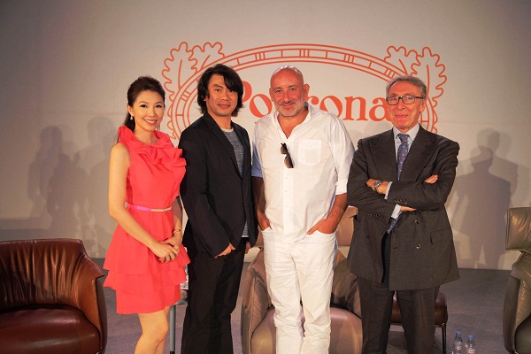 午夜的鐘聲響起,一輛古董標緻汽車的出現將主角蓋爾帶