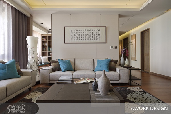 華燈初上,燈火尚未闌珊,結束一天工作,可能是主持了