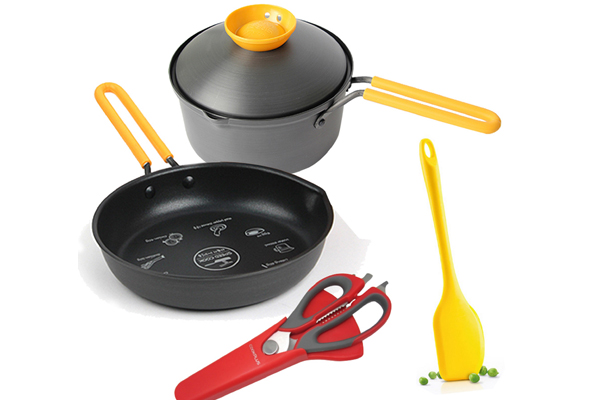 坊間快煮鍋只注重鍋具的快熟性，但忽略了鍋具因快熟而