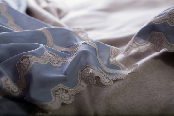 寬庭今年秋冬新品展現更細緻、更高工藝技術的蕾絲設計