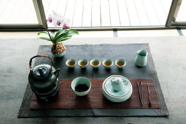 台灣人喝茶文化深受日本茶道影響,也就是所謂的「侘寂