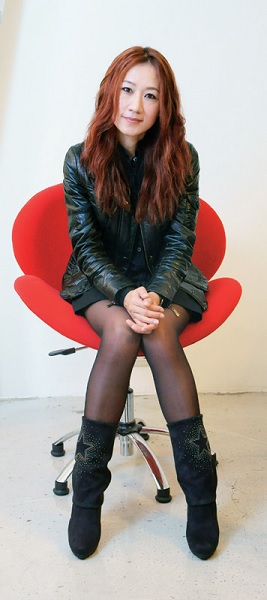 近幾年混搭風也是很流行的趨勢,各式材質藝品的混搭也