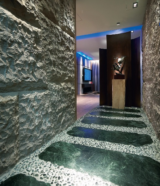 近幾年混搭風也是很流行的趨勢,各式材質藝品的混搭也