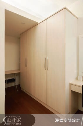 透過設計巧思，讓兩個小坪數空間合而為一，創造出造型