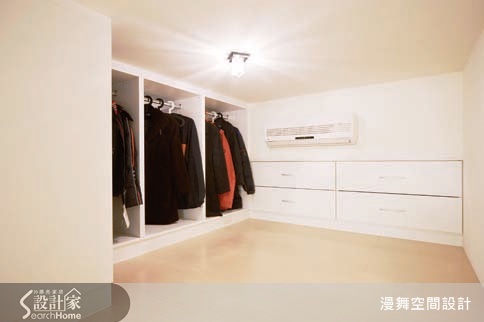 透過設計巧思，讓兩個小坪數空間合而為一，創造出造型