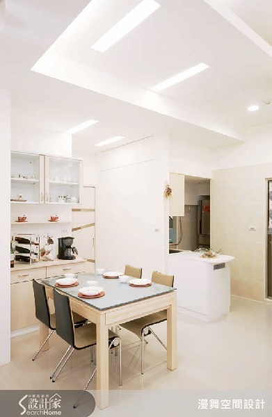 透過設計巧思，讓兩個小坪數空間合而為一，創造出造型