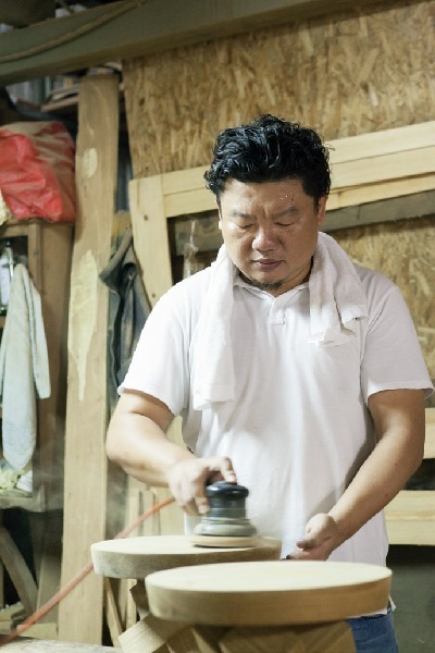 你所認知的家具，是一個擺上遙控器和麵碗的平台，還是