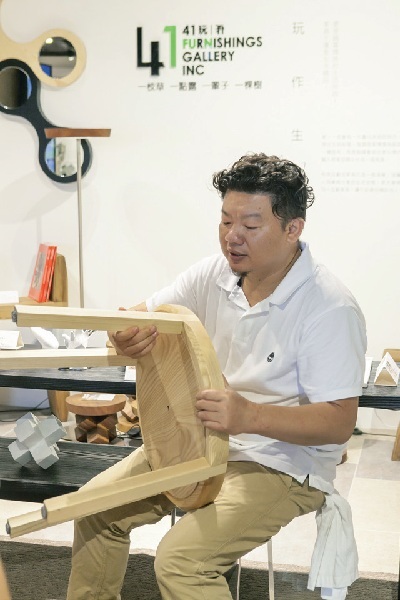 你所認知的家具，是一個擺上遙控器和麵碗的平台，還是