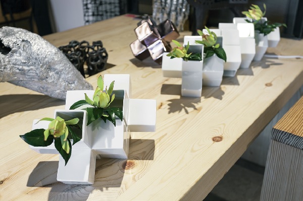 工藝的發展，有的走向純藝術品，工藝家地位提升至藝術