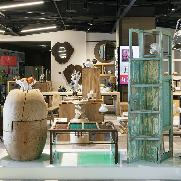 工藝的發展，有的走向純藝術品，工藝家地位提升至藝術