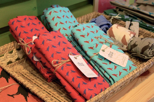 工藝的發展，有的走向純藝術品，工藝家地位提升至藝術