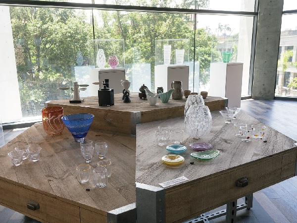 工藝的發展，有的走向純藝術品，工藝家地位提升至藝術