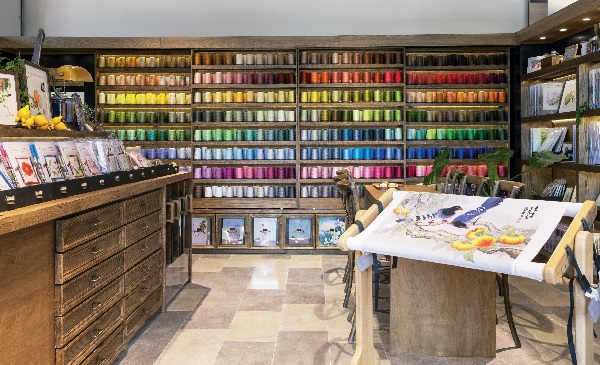 工藝的發展，有的走向純藝術品，工藝家地位提升至藝術