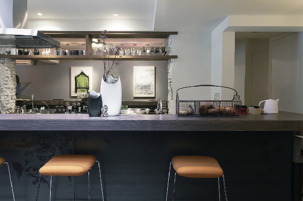 工藝的發展，有的走向純藝術品，工藝家地位提升至藝術