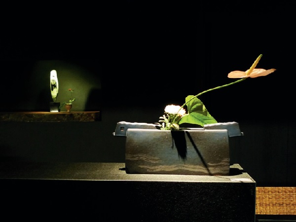 工藝的發展，有的走向純藝術品，工藝家地位提升至藝術