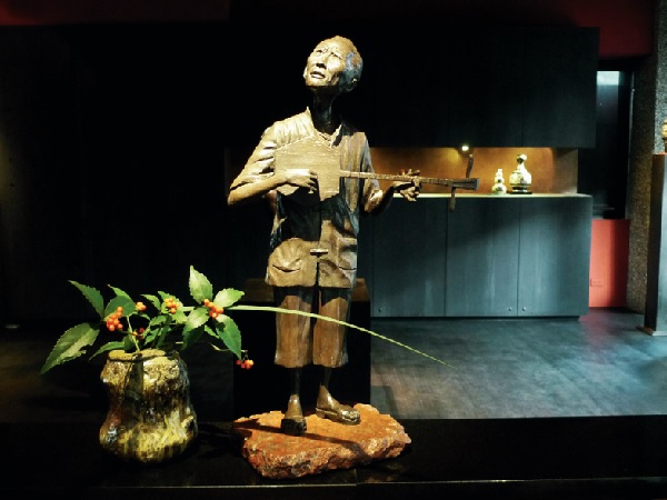 工藝的發展，有的走向純藝術品，工藝家地位提升至藝術